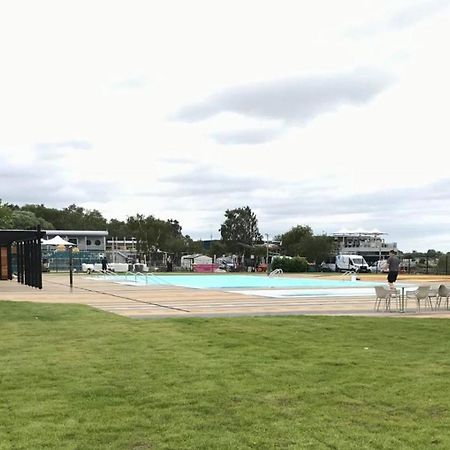 Muscovy Lodge With Hot Tub At Tattershall Lakes Country Park Exterior foto