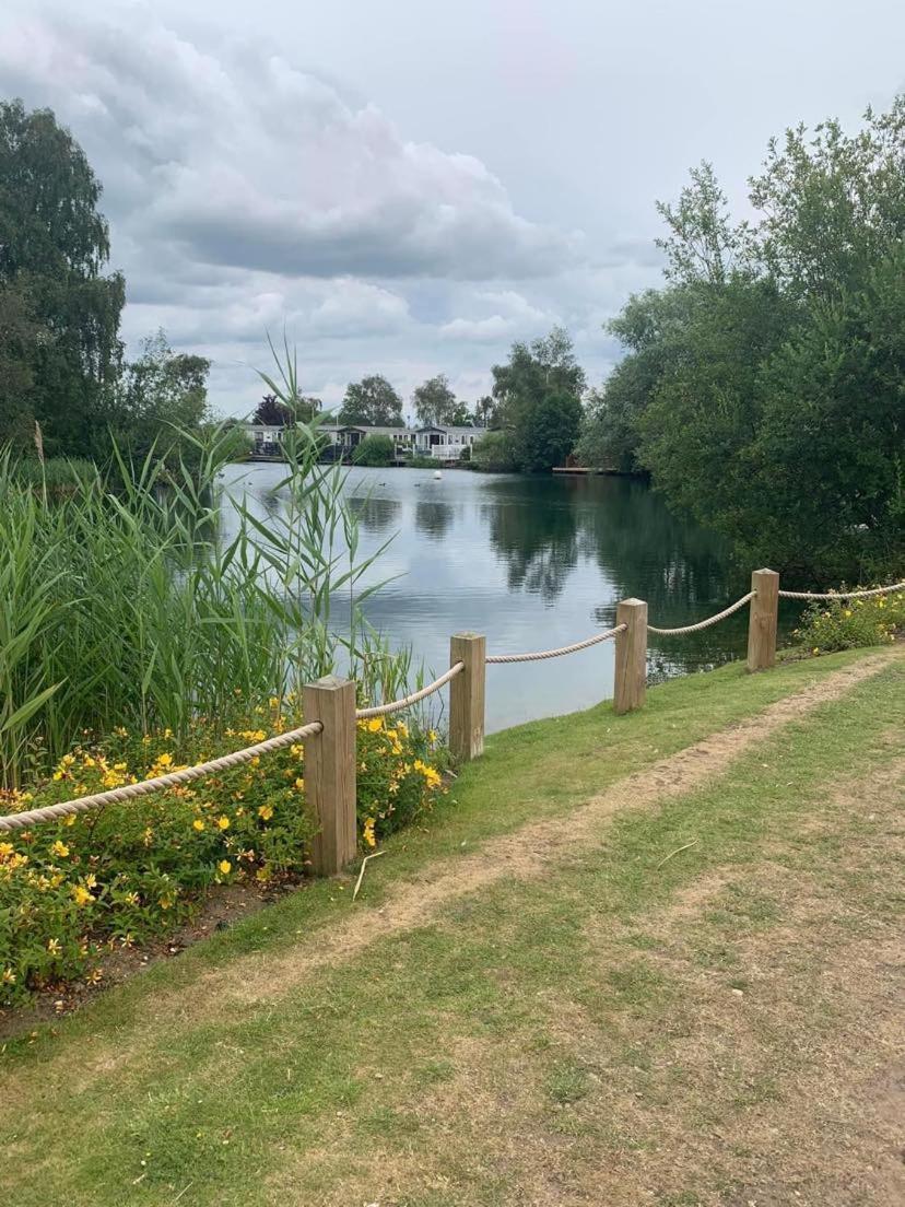 Muscovy Lodge With Hot Tub At Tattershall Lakes Country Park Exterior foto