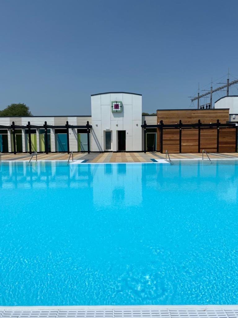 Muscovy Lodge With Hot Tub At Tattershall Lakes Country Park Exterior foto