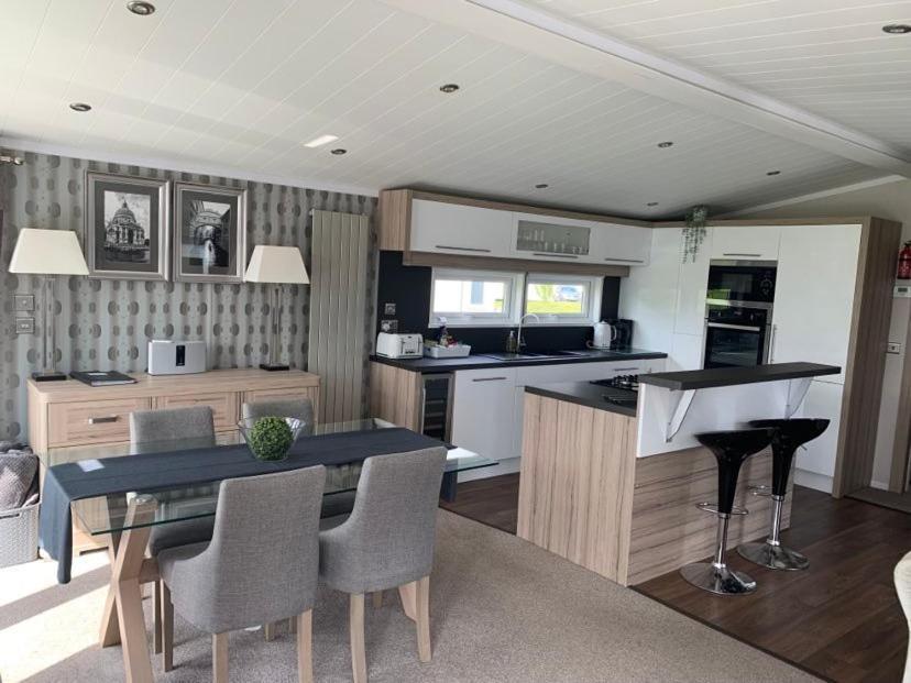 Muscovy Lodge With Hot Tub At Tattershall Lakes Country Park Exterior foto