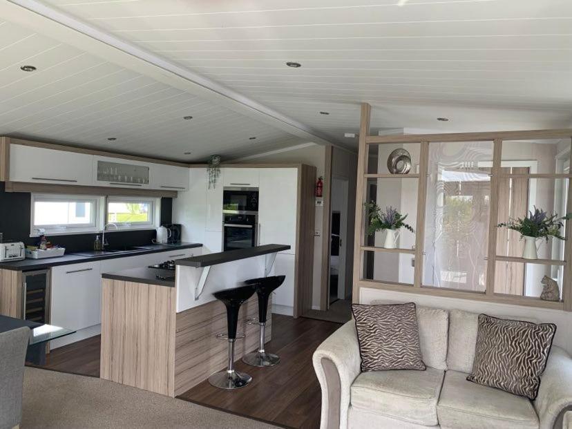 Muscovy Lodge With Hot Tub At Tattershall Lakes Country Park Exterior foto