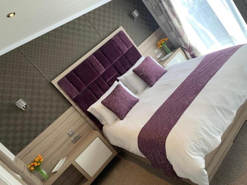 Muscovy Lodge With Hot Tub At Tattershall Lakes Country Park Exterior foto