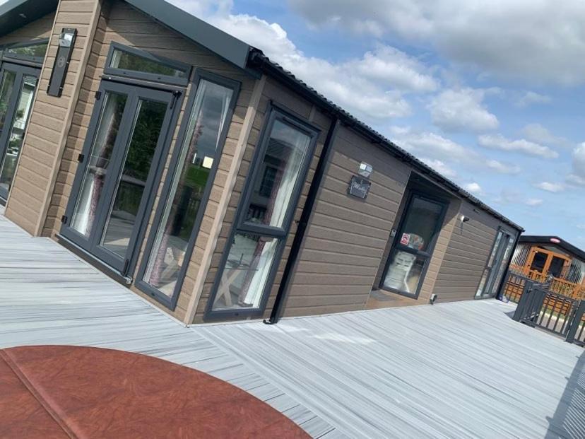 Muscovy Lodge With Hot Tub At Tattershall Lakes Country Park Exterior foto
